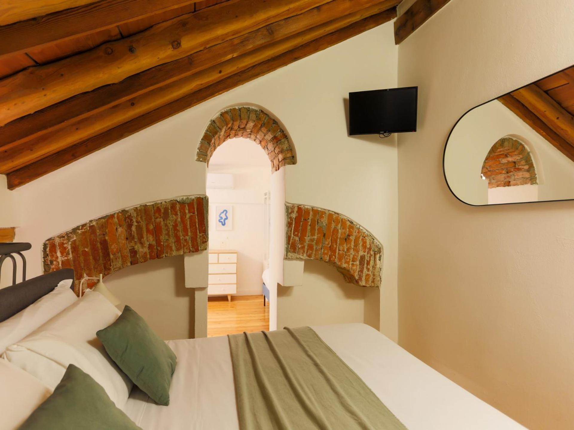 The Rent - Characteristic In Crocetta Area Apartment